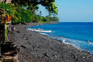 Tulaben la spiaggia vulcanica